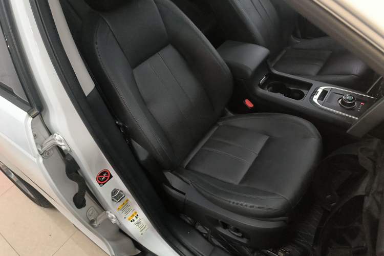 Used Land Rover Discovery Sport 2017 2.0T HSE Right Front Seat