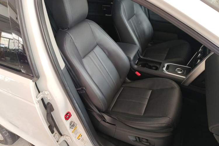 Used Land Rover Discovery Sport 2017 2.0T HSE Right Front Seat