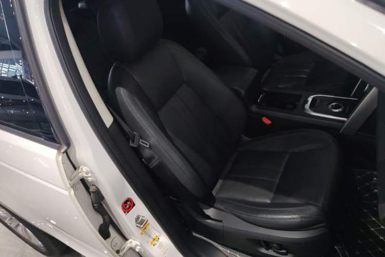Used Land Rover Discovery Sport 2017 2.0T SE Right Front Seat