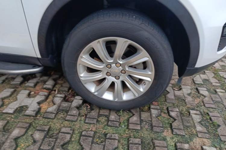 Used Land Rover Discovery Sport 2017 2.0T SE Right Front Wheel Hub