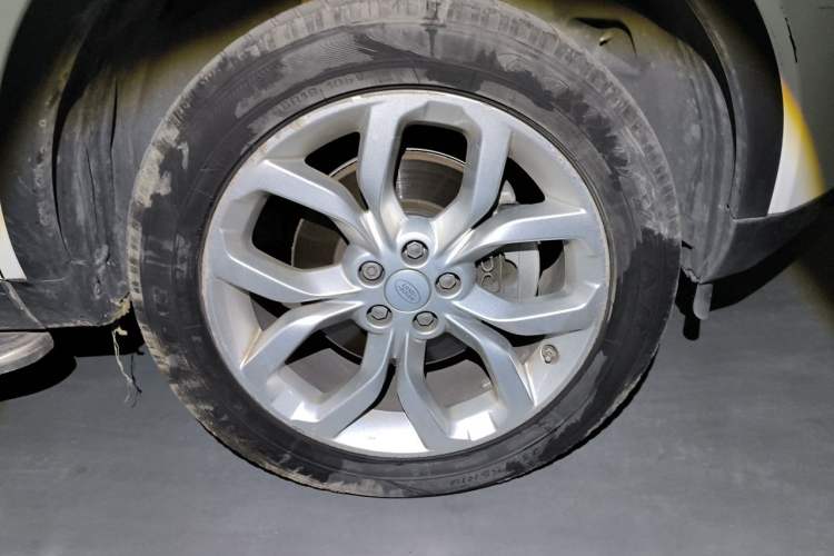 Used Land Rover Discovery Sport 2017 2.0T HSE Right Front Wheel Hub
