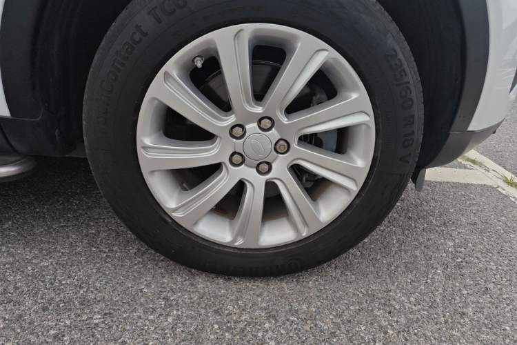 Used Land Rover Discovery Sport 2017 2.0T SE Right Front Wheel Hub