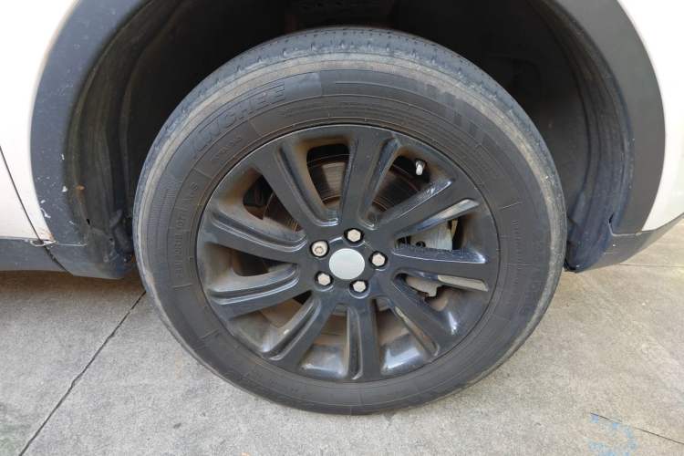 Used Land Rover Discovery Sport 2017 2.0T SE Right Front Wheel Hub