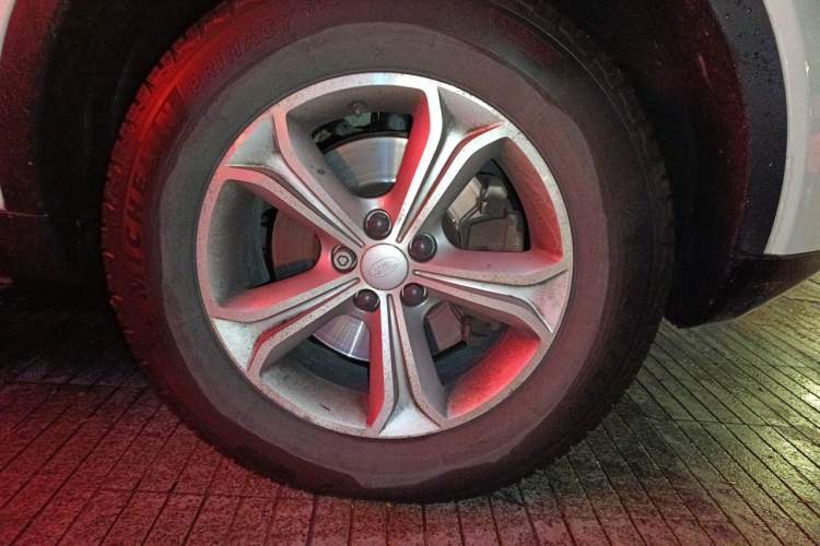Used Land Rover Discovery Sport 2017 2.0T PURE Right Front Wheel Hub