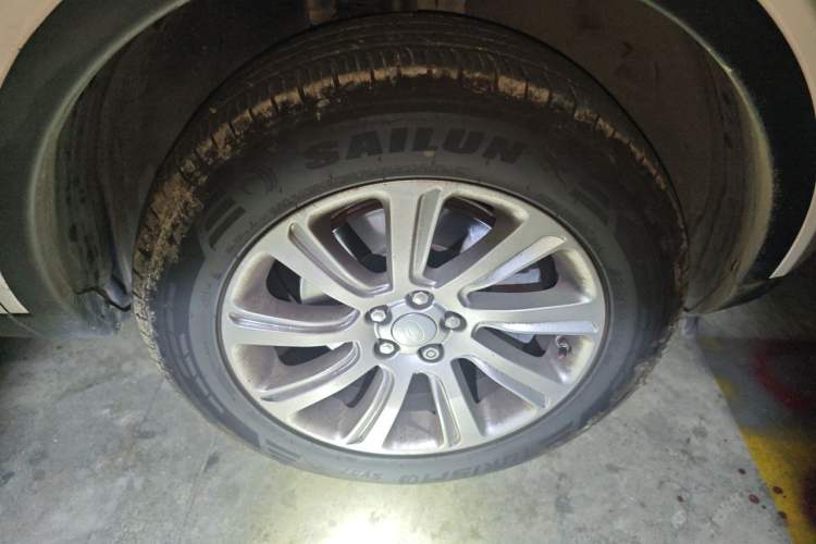 Used Land Rover Discovery Sport 2017 2.0T SE Right Front Wheel Hub