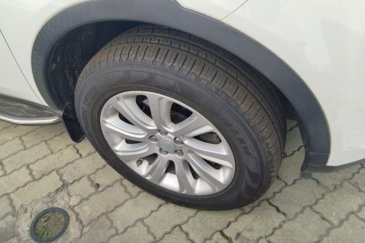 Used Land Rover Discovery Sport 2017 2.0T PURE Right Front Wheel Hub