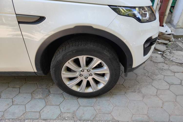 Used Land Rover Discovery Sport 2017 2.0T SE Right Front Wheel Hub