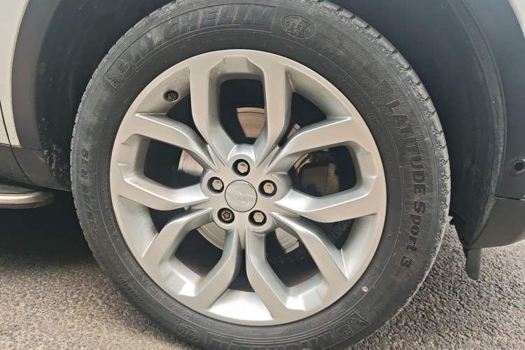 Used Land Rover Discovery Sport 2017 2.0T HSE Right Front Wheel Hub