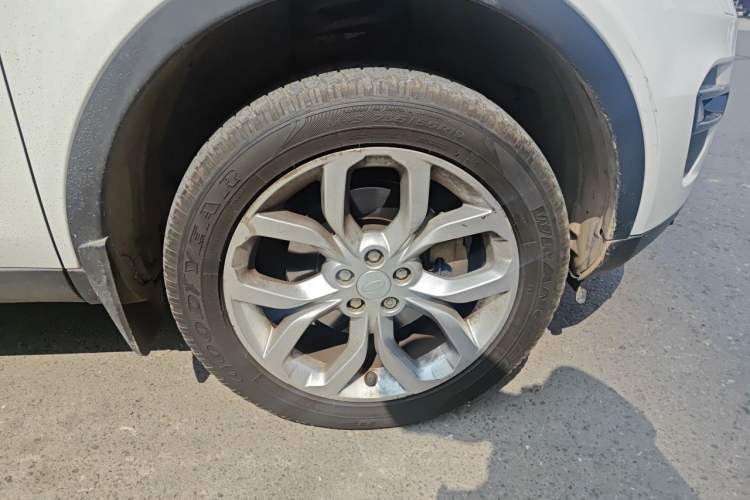 Used Land Rover Discovery Sport 2017 2.0T HSE Right Front Wheel Hub