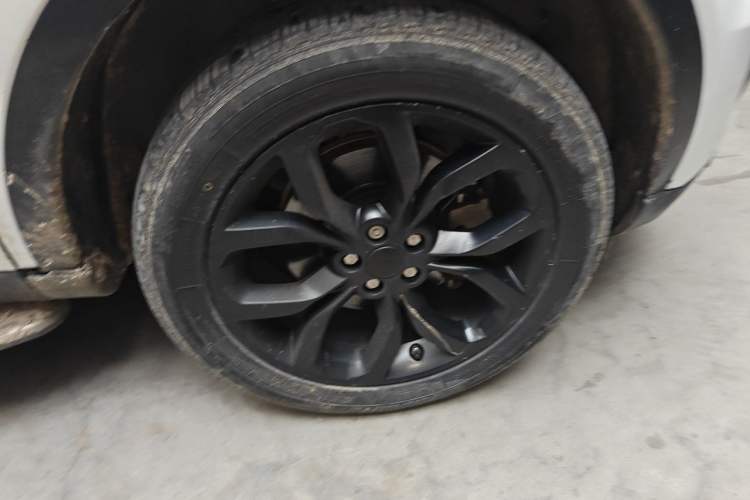 Used Land Rover Discovery Sport 2017 2.0T HSE Right Front Wheel Hub