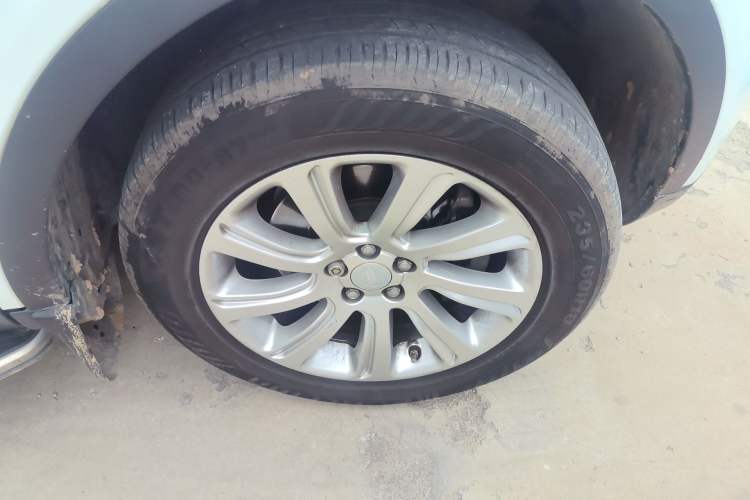 Used Land Rover Discovery Sport 2017 2.0T PURE Right Front Wheel Hub