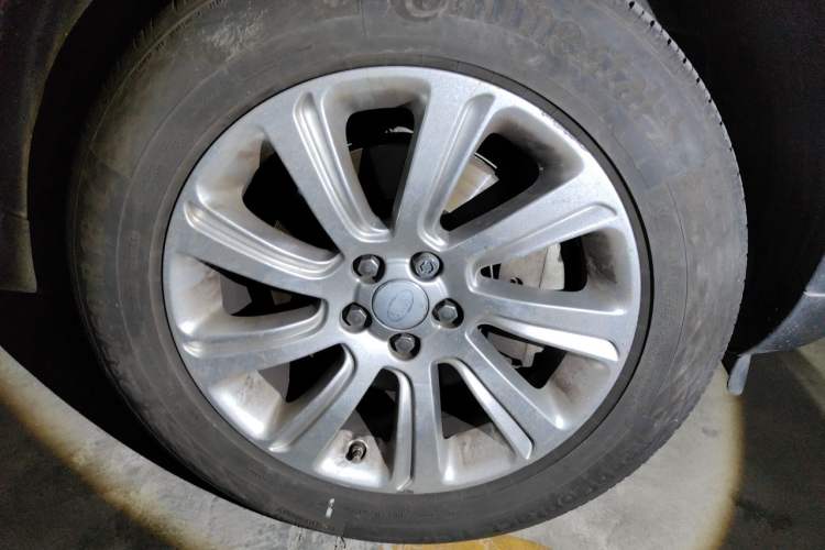 Used Land Rover Discovery Sport 2017 2.0T SE Right Front Wheel Hub
