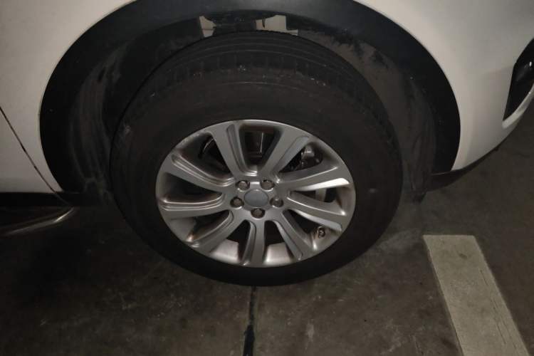 Used Land Rover Discovery Sport 2017 2.0T SE Right Front Wheel Hub