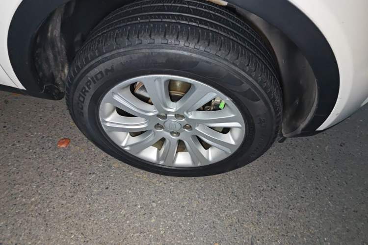 Used Land Rover Discovery Sport 2017 2.0T SE Right Front Wheel Hub