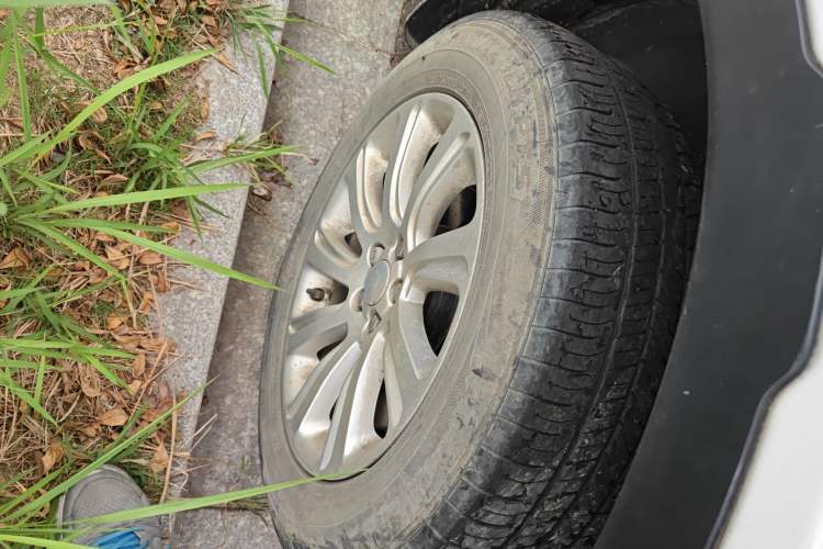 Used Land Rover Discovery Sport 2017 2.0T SE Right Front Wheel Hub