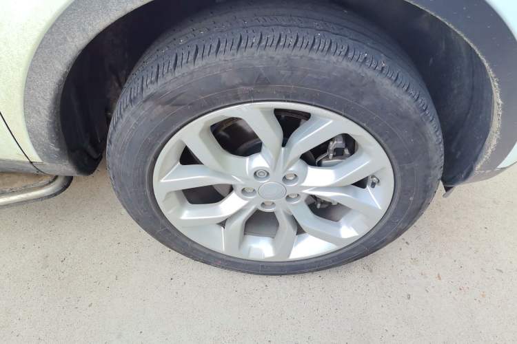 Used Land Rover Discovery Sport 2017 2.0T HSE Right Front Wheel Hub
