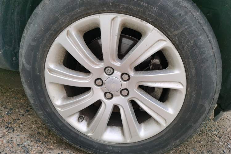 Used Land Rover Discovery Sport 2017 2.0T SE Right Front Wheel Hub