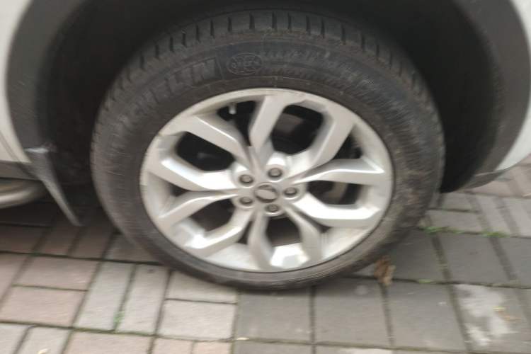Used Land Rover Discovery Sport 2017 2.0T HSE Right Front Wheel Hub