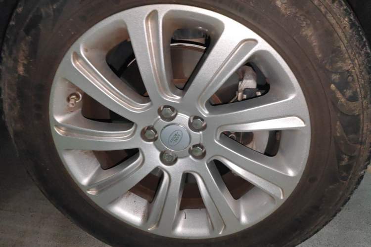 Used Land Rover Discovery Sport 2017 2.0T SE Right Front Wheel Hub
