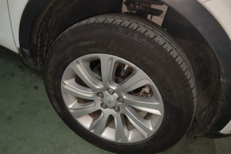 Used Land Rover Discovery Sport 2017 2.0T SE Right Front Wheel Hub