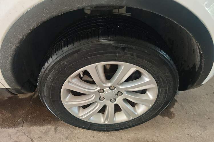 Used Land Rover Discovery Sport 2017 2.0T SE Right Front Wheel Hub