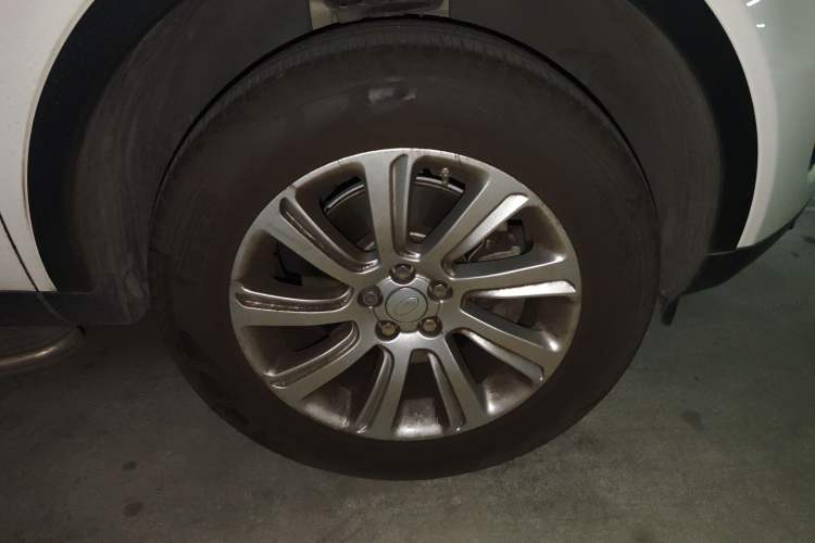 Used Land Rover Discovery Sport 2017 2.0T SE Right Front Wheel Hub