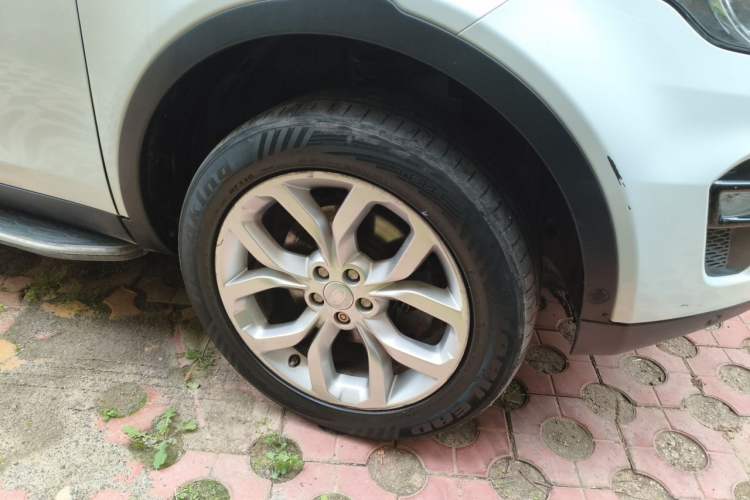 Used Land Rover Discovery Sport 2017 2.0T HSE LUXURY Right Front Wheel Hub
