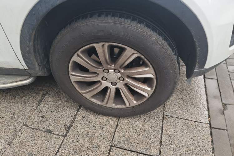 Used Land Rover Discovery Sport 2017 2.0T SE Right Front Wheel Hub