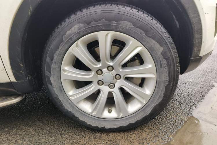Used Land Rover Discovery Sport 2017 2.0T SE Right Front Wheel Hub