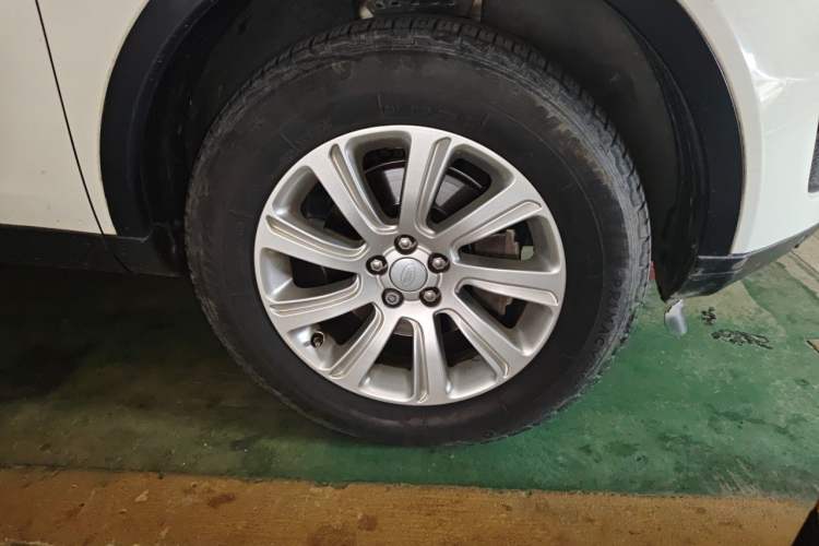 Used Land Rover Discovery Sport 2017 2.0T SE Right Front Wheel Hub