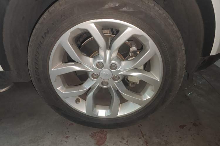 Used Land Rover Discovery Sport 2017 2.0T HSE Right Front Wheel Hub