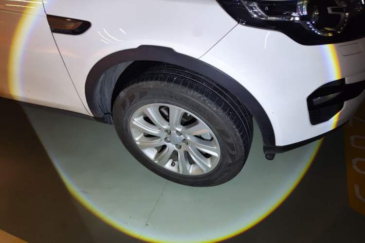 Used Land Rover Discovery Sport 2017 2.0T SE Right Front Wheel Hub