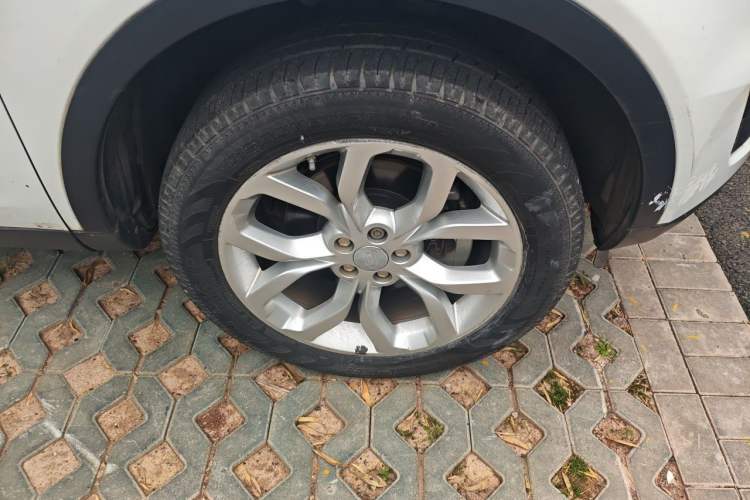 Used Land Rover Discovery Sport 2017 2.0T HSE Right Front Wheel Hub