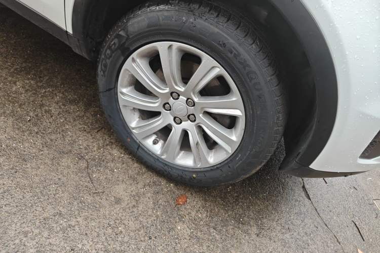 Used Land Rover Discovery Sport 2017 2.0T SE Right Front Wheel Hub