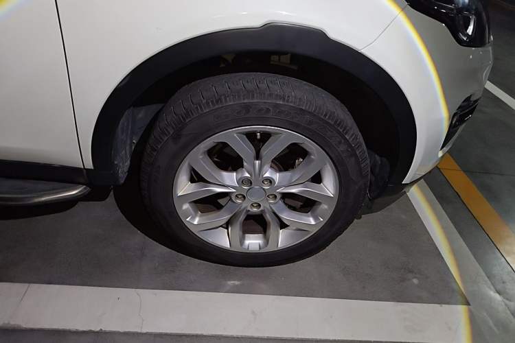 Used Land Rover Discovery Sport 2017 2.0T HSE Right Front Wheel Hub