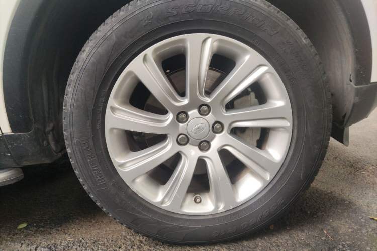Used Land Rover Discovery Sport 2017 2.0T SE Right Front Wheel Hub