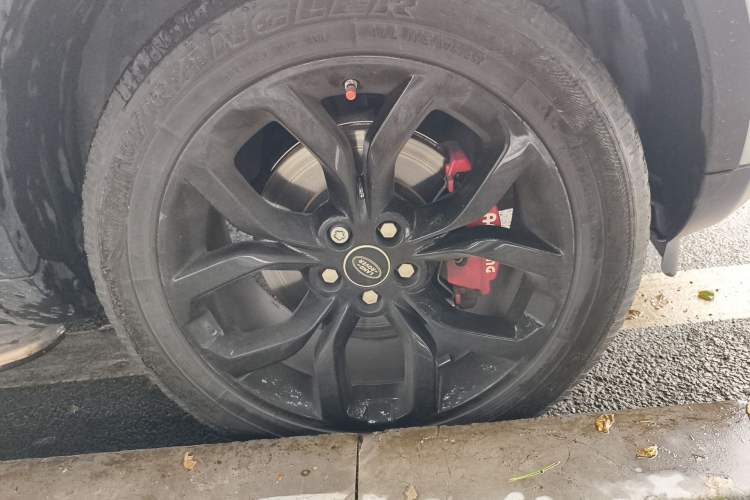 Used Land Rover Discovery Sport 2017 2.0T HSE Right Front Wheel Hub