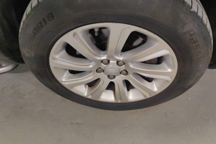 Used Land Rover Discovery Sport 2017 2.0T PURE Right Front Wheel Hub