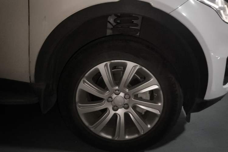 Used Land Rover Discovery Sport 2017 2.0T SE Right Front Wheel Hub