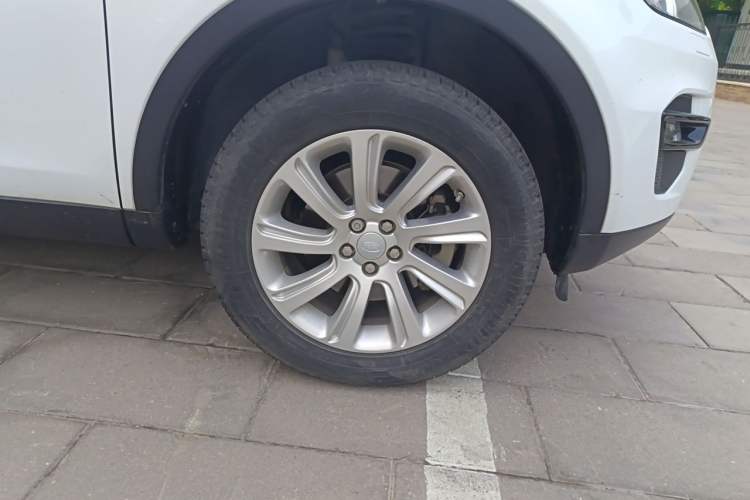 Used Land Rover Discovery Sport 2017 2.0T SE Right Front Wheel Hub