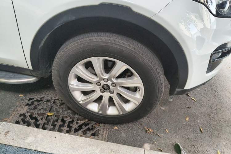 Used Land Rover Discovery Sport 2017 2.0T SE Right Front Wheel Hub