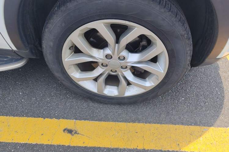 Used Land Rover Discovery Sport 2017 2.0T HSE Right Front Wheel Hub