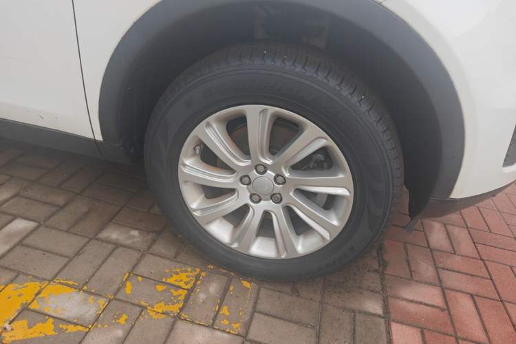 Used Land Rover Discovery Sport 2017 2.0T SE Right Front Wheel Hub