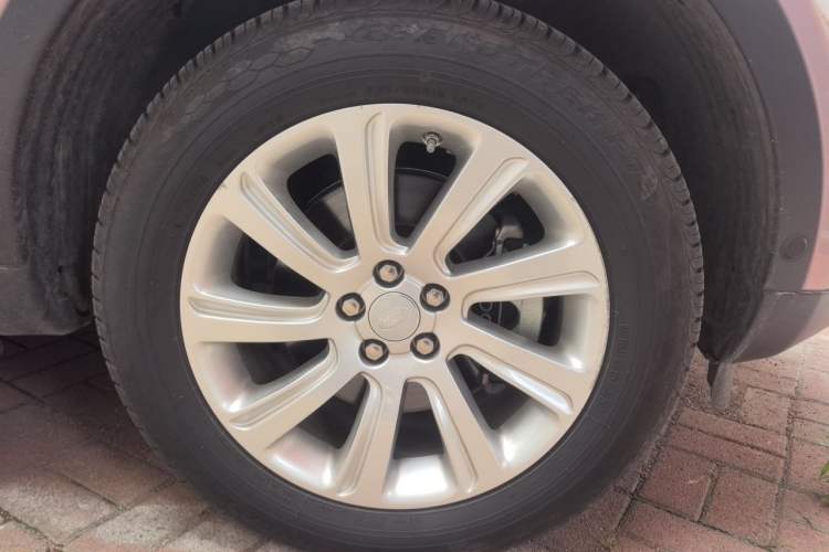 Used Land Rover Discovery Sport 2017 2.0T SE Right Front Wheel Hub