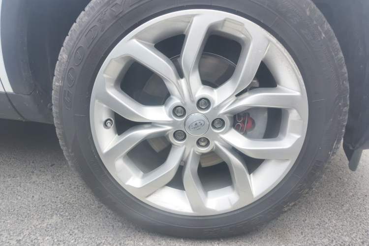 Used Land Rover Discovery Sport 2017 2.0T HSE Right Front Wheel Hub