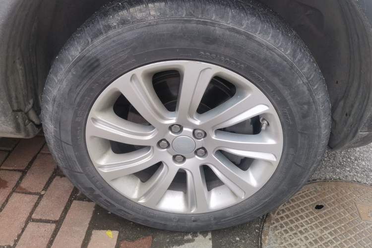 Used Land Rover Discovery Sport 2017 2.0T SE Right Front Wheel Hub
