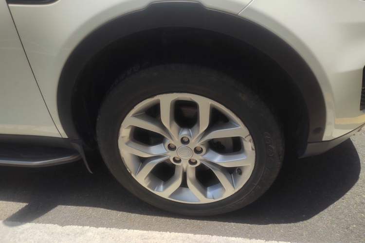 Used Land Rover Discovery Sport 2017 2.0T HSE Right Front Wheel Hub