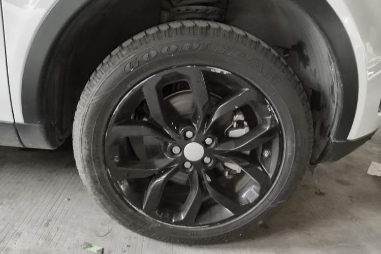 Used Land Rover Discovery Sport 2017 2.0T HSE Right Front Wheel Hub