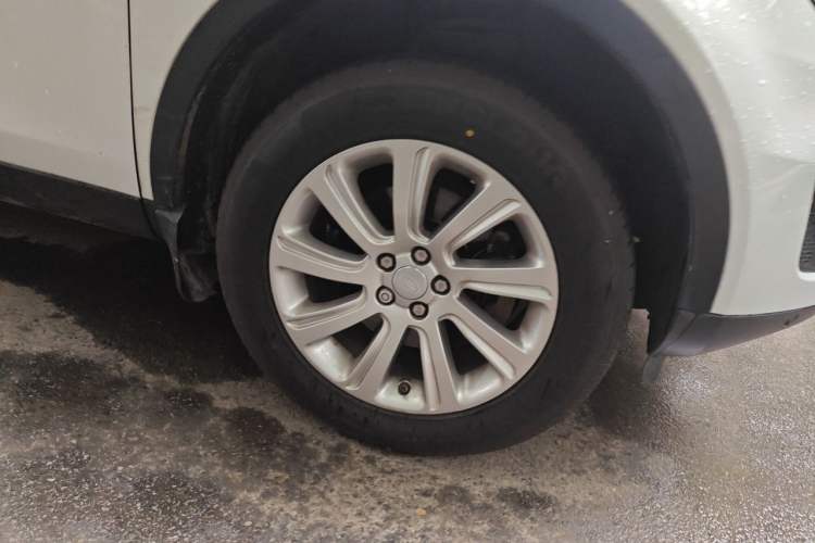 Used Land Rover Discovery Sport 2017 2.0T SE Right Front Wheel Hub