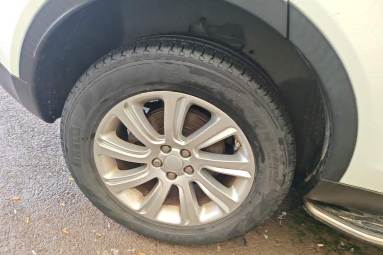 Used Land Rover Discovery Sport 2017 2.0T SE Right Rear Wheel Hub